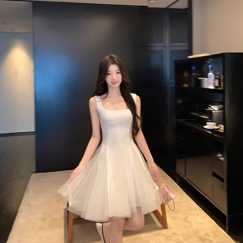 French-Style High-End White Mesh Suspender Dress for Women, Princess-Style Dress with a Puffy Skirt, Elegant and Sophisticated French-Style High-End White Mesh Suspender Dress for Women, Princess-Style Dress with a Puffy Skirt, Elegant and Sophisticated