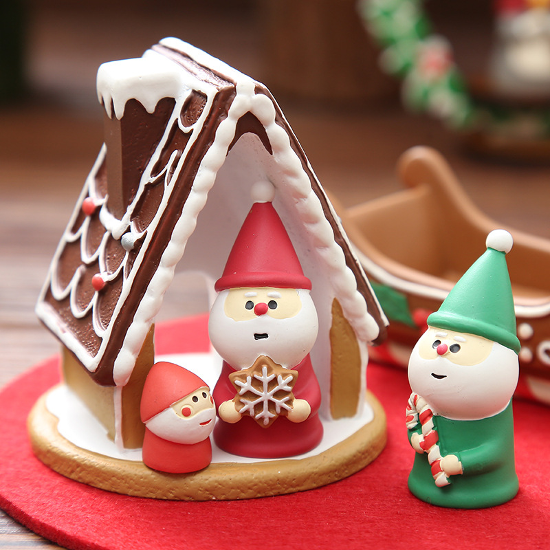 Japanese Christmas Carnival party theme small ornaments Decole sleeping position Christmas Sleigh House Christmas ornaments