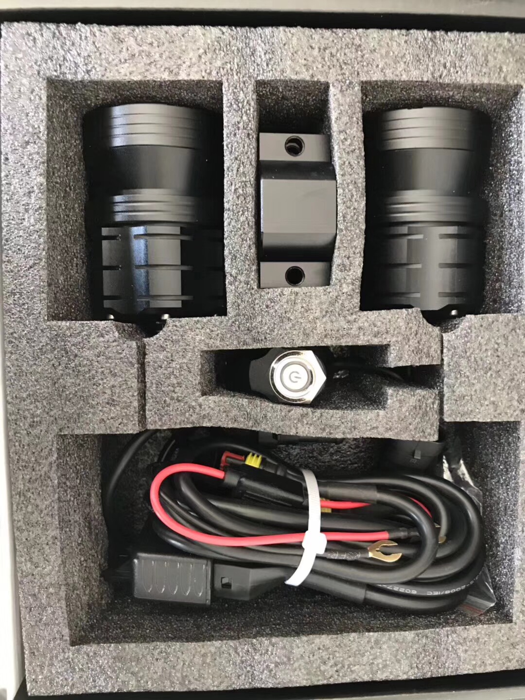 Yellow Dragon 600300 Auxiliary lamp L2 Spotlight 3 6 Light Beads LED Rogue Living Room Light BMW Spring Wind 250