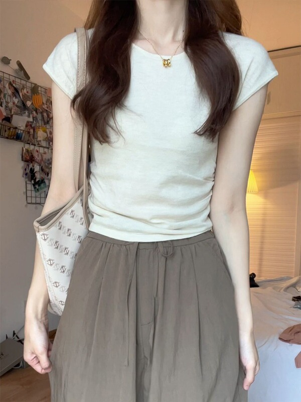 Korean Short-Sleeved T-Shirt for Women, Spring/Summer 2026 New Style, Slim Fit, Unique Design, Slimming, Versatile Short Top Korean Short-Sleeved T-Shirt for Women, Spring/Summer 2026 New Style, Slim Fit, Unique Design, Slimming, Versatile Short Top