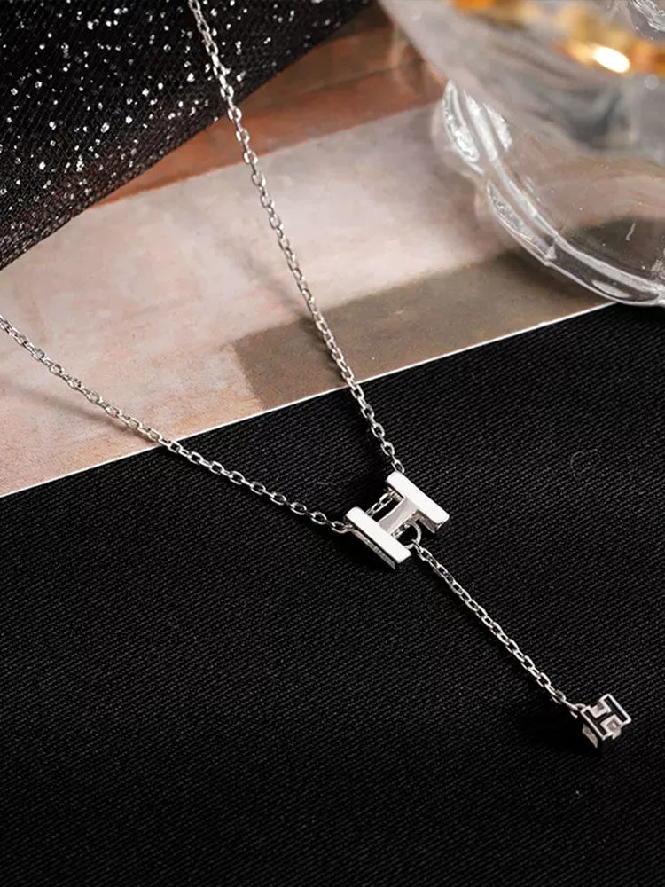 Autumn and Winter Sweater Chain H Letter Necklace for Women, Light Luxury Niche Design, 2025 New Trendy Clavicle Chain Accessory