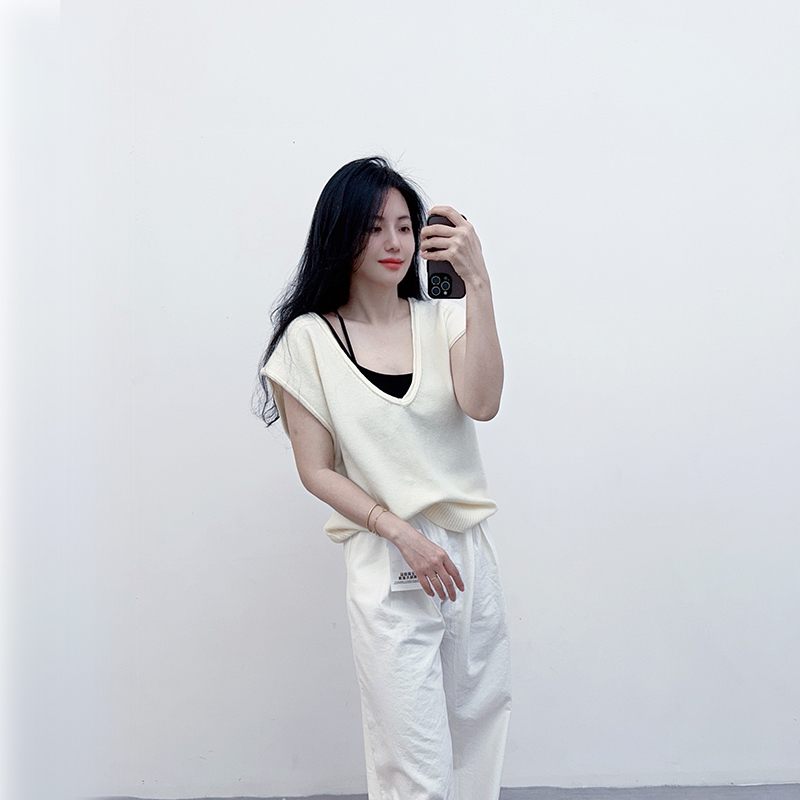 Korean-Style Oversized Slimming Wool Blend Vest with V-Neck, Sleeveless Pullover Vest