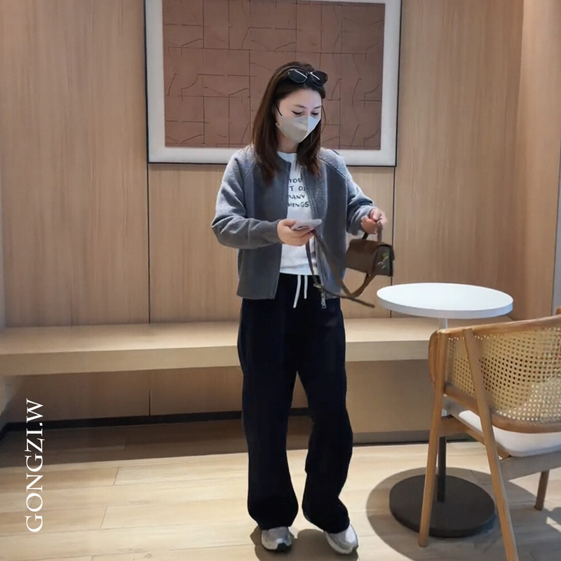 Autumn Outfit with a Complete Set of High-End Korean Fashion Knitted Cardigan Jacket and Straight-Leg Slimming Casual Pants Set for Women Autumn Outfit with a Complete Set of High-End Korean Fashion Knitted Cardigan Jacket and Straight-Leg Slimming Casual Pants Set for Women