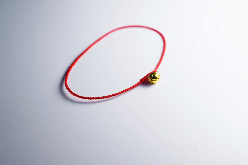 Cổ tay bốn sợi siêu mịn 0,4mm Vòng tay vàng 24K nhỏ bằng vàng năm nay vòng tay dây đỏ làm bằng tay lắc chân nữ nhật bản