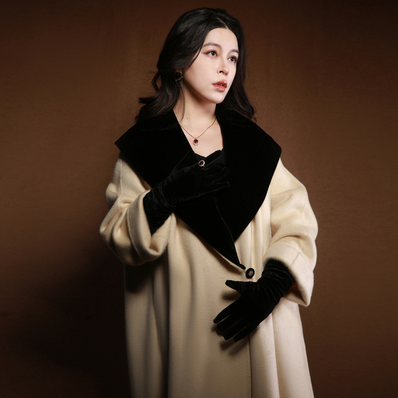 Nz Hepburn Style Heavy Black Shawl Velvet Collar Silhouette Skirt Hem Double-Sided Cashmere Coat Women's Long Woolen Coat Nz Hepburn Style Heavy Black Shawl Velvet Collar Silhouette Skirt Hem Double-Sided Cashmere Coat Women's Long Woolen Coat