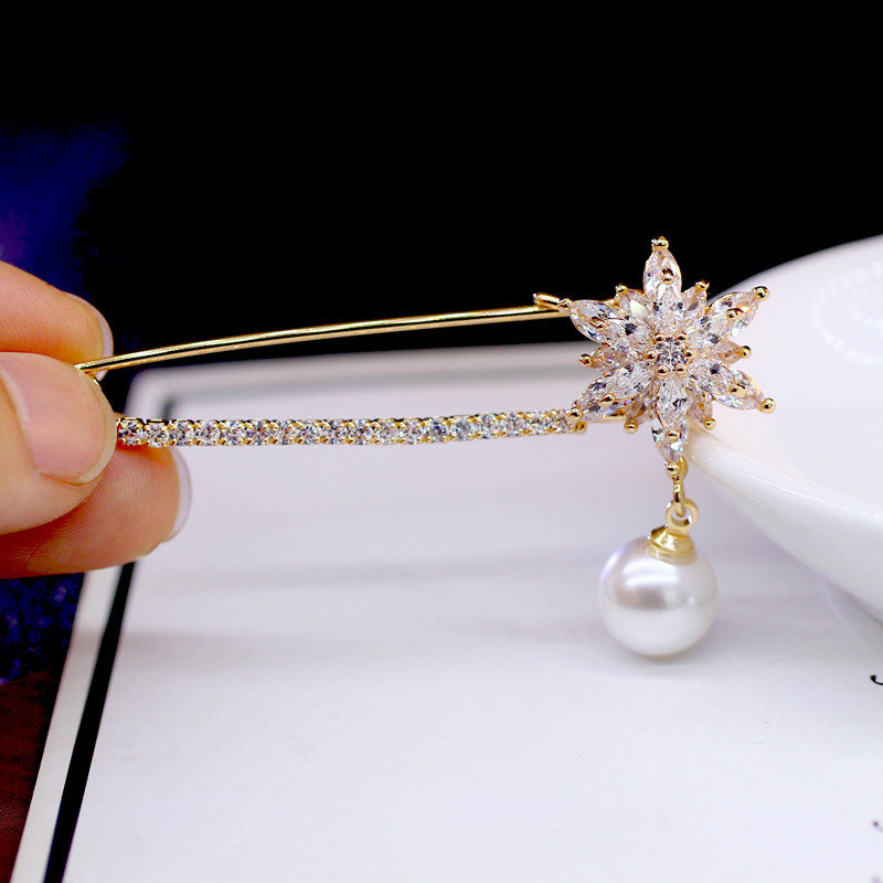 Zircon Flower Sweater Brooch Women's Coat Pin Cardigan Buckle Big Pin Fixed Clothes Buckle Needle Decorative Shawl Buckle