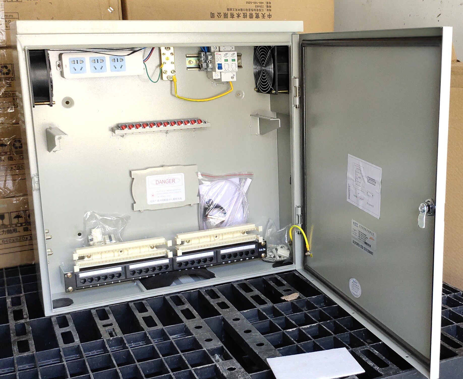 Outdoor waterproof distribution box Minning control box electric cabinet electric cabinet base industry box monitor box wiring box