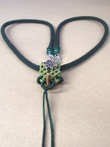 Изумрудная высококлассная подвеска из воскового агата, ремешок