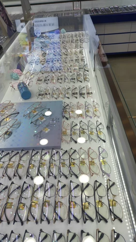 Ченгду Новое излучение -смола физическое хранилище в смолах со очками со очками 174 Несферический ультра -тетичный пакет легких блюд.