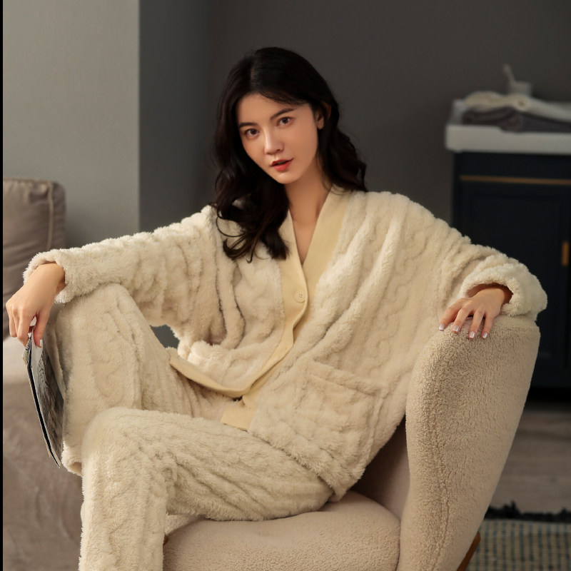 Warm color~Daily Gtra ~Milky white pajamas women's autumn and winter coral velvet warm home clothes set