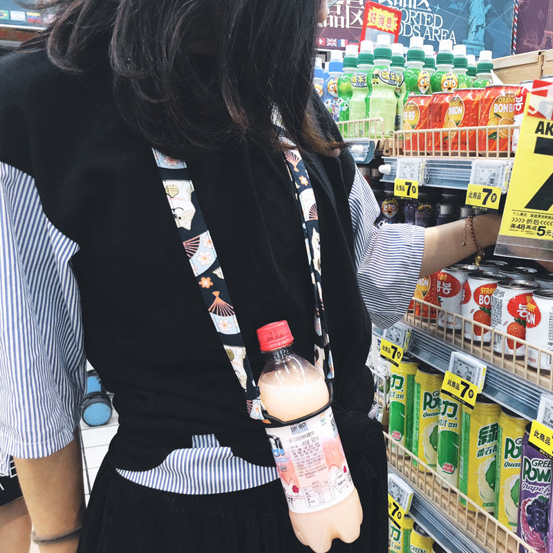 Yuanyi mineral water drink bottle holding baby bag portable hanging rope inclined satchel with water bottle holding baby bag rope buckle hanging rope hanging with silicone gel