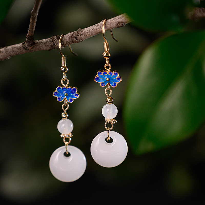 Ancient wind jade earbuds earbuds with no earbuds and earrings for the female long version of the female long version of the earring earrings.