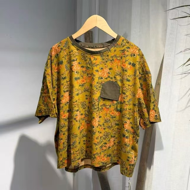 Reminiscent of the Past, Pocket Handmade Knitted Printed Round Neck Short-Sleeved T-Shirt, Loose Retro Casual Versatile Top Reminiscent of the Past, Pocket Handmade Knitted Printed Round Neck Short-Sleeved T-Shirt, Loose Retro Casual Versatile Top
