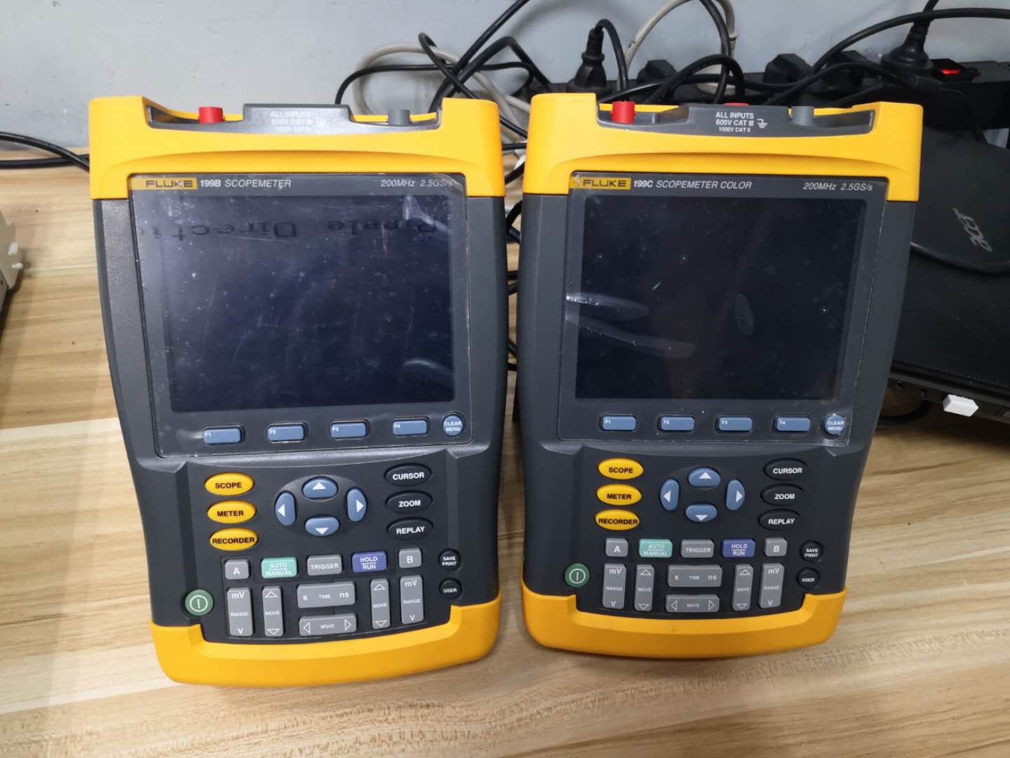 Real price for sale with packaging Fluke 199B handheld wave table F199C 200MHZ