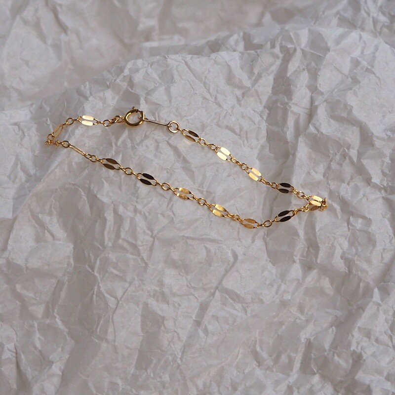 American-Made 14K Gold-Plated Simple Lip Bracelet, Shiny Gift, Trendy and Versatile for Commuting, No Need to Take It Off When Washing Hands