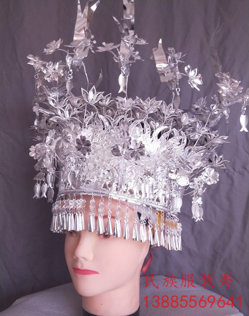 Guizhou Miao Dong ethnic aquarium headdress silver hat Phoenix Phoenix Crown New Jiufeng silver hat Bride dressed up wearing a hat