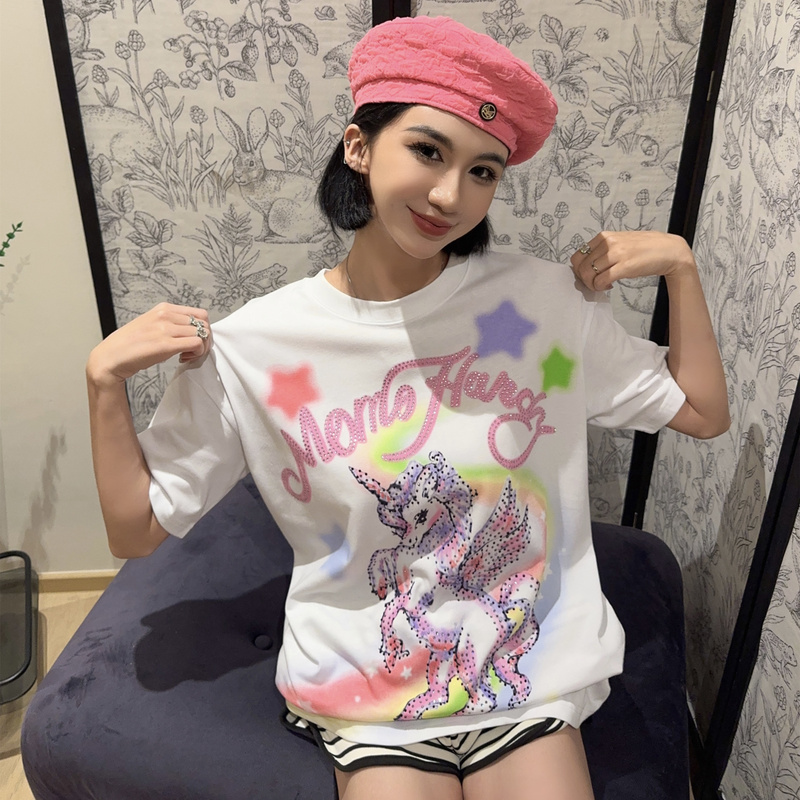 Momo Hardy 26 Spring New Style Fun Graffiti Rainbow Unicorn Loose Round Neck Rhinestone Short Sleeve T-Shirt for Women Momo Hardy 26 Spring New Style Fun Graffiti Rainbow Unicorn Loose Round Neck Rhinestone Short Sleeve T-Shirt for Women