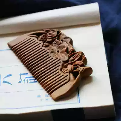 Dark fragrance Pure Natural sandalwood double-sided hand-carved lotus Lotus wood comb original design free lettering gift