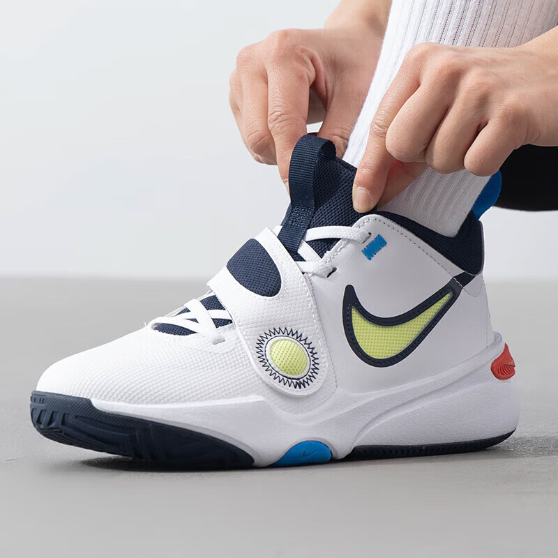 25 New Models of Nike Sports Shoes Team Hustle 11 Big Kids' Practical Velcro Basketball Shoes Dv8996