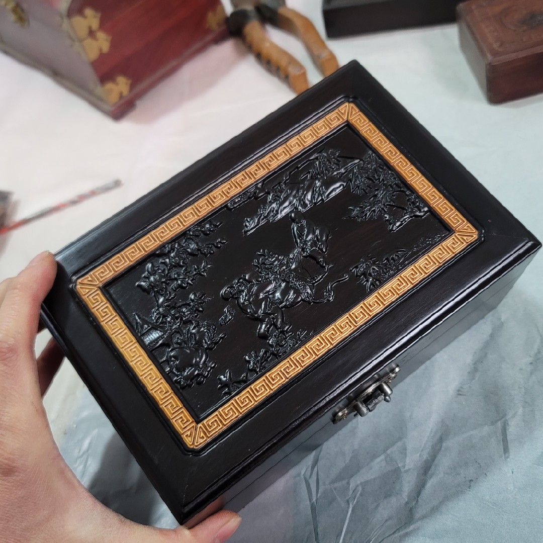 Black Honolulululu sandal carved red wood box embedded high-end jewelry box 19 5*13*8 5cm