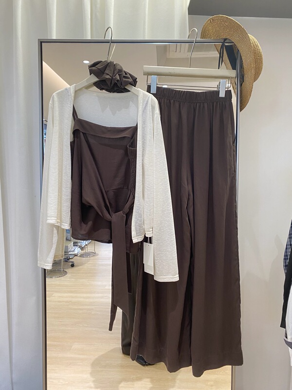 Super Stylish and Slimming Three-Piece Set for Women, 2026 Autumn New Knit Cardigan with a Stylish Design, Tank Top, and Wide-Leg Pants Set Super Stylish and Slimming Three-Piece Set for Women, 2026 Autumn New Knit Cardigan with a Stylish Design, Tank Top, and Wide-Leg Pants Set