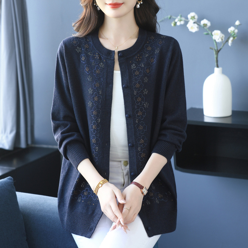 Middle-Aged and Elderly Mothers' Spring and Autumn Loose-Fitting Coats, Stylish and Elegant Knitted Cardigans, Extra-Large Size Women's Embroidered Cashmere Outerwear
