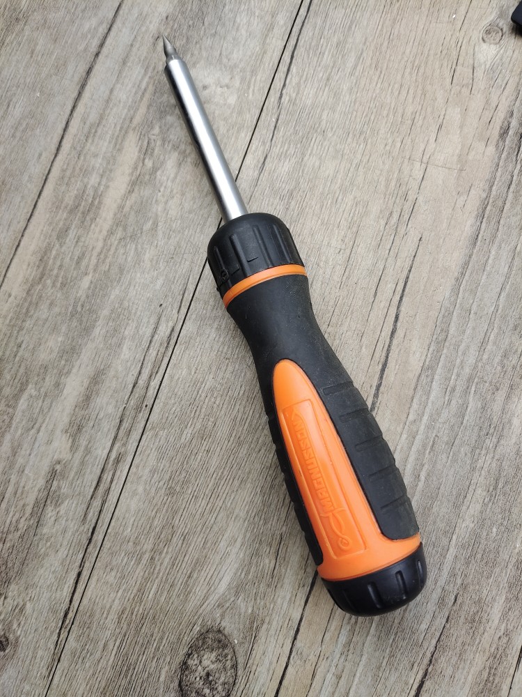 MAGNUSSON Magnusson with exchangeable head ratchet screwdriver with batch head