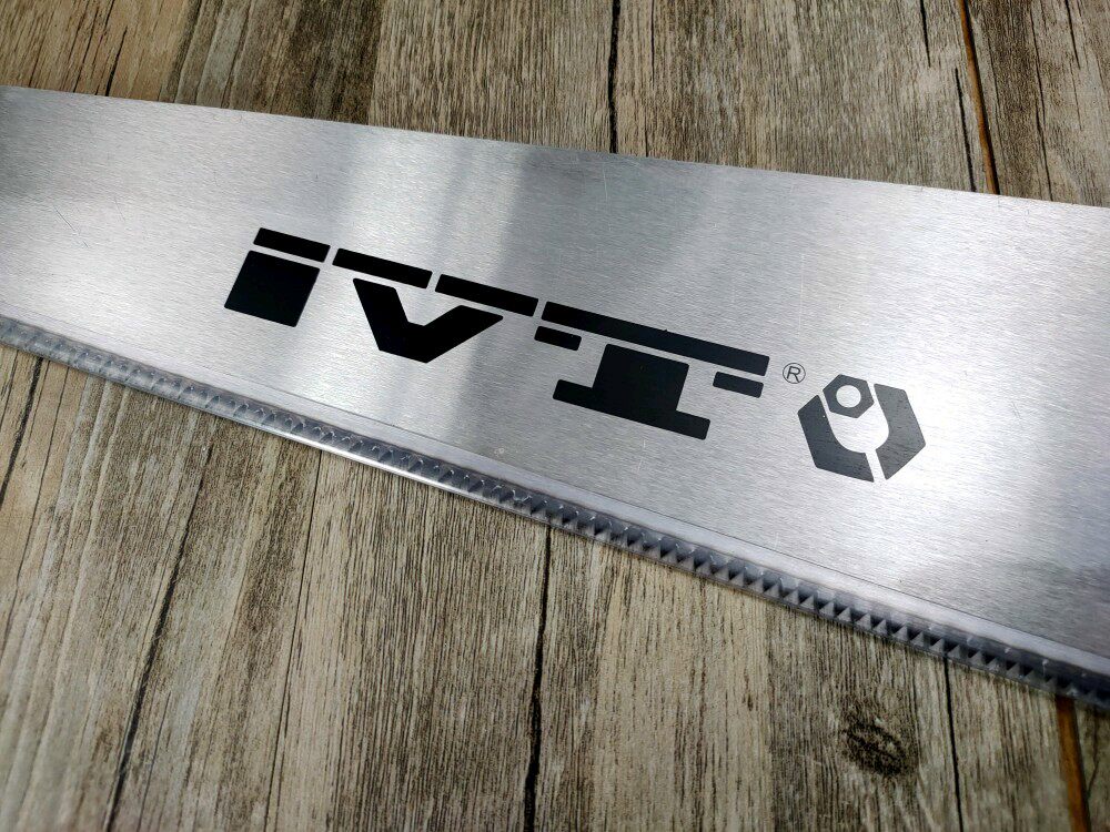 The manual saw 610mm in the hand