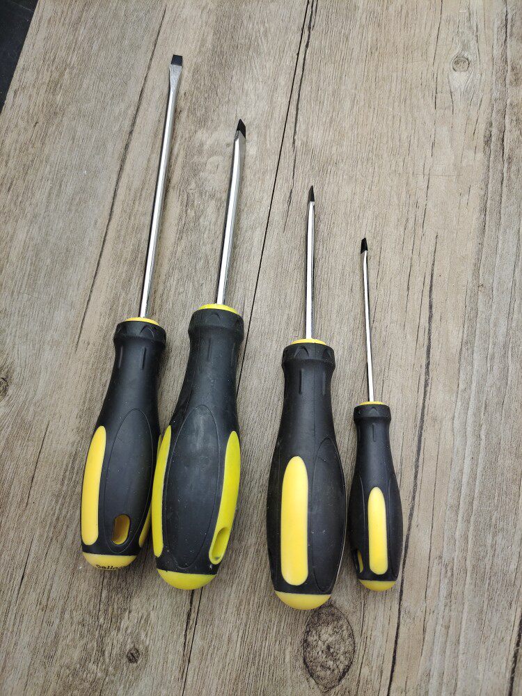 One word screwdriver for 4 pieces of kit composition
