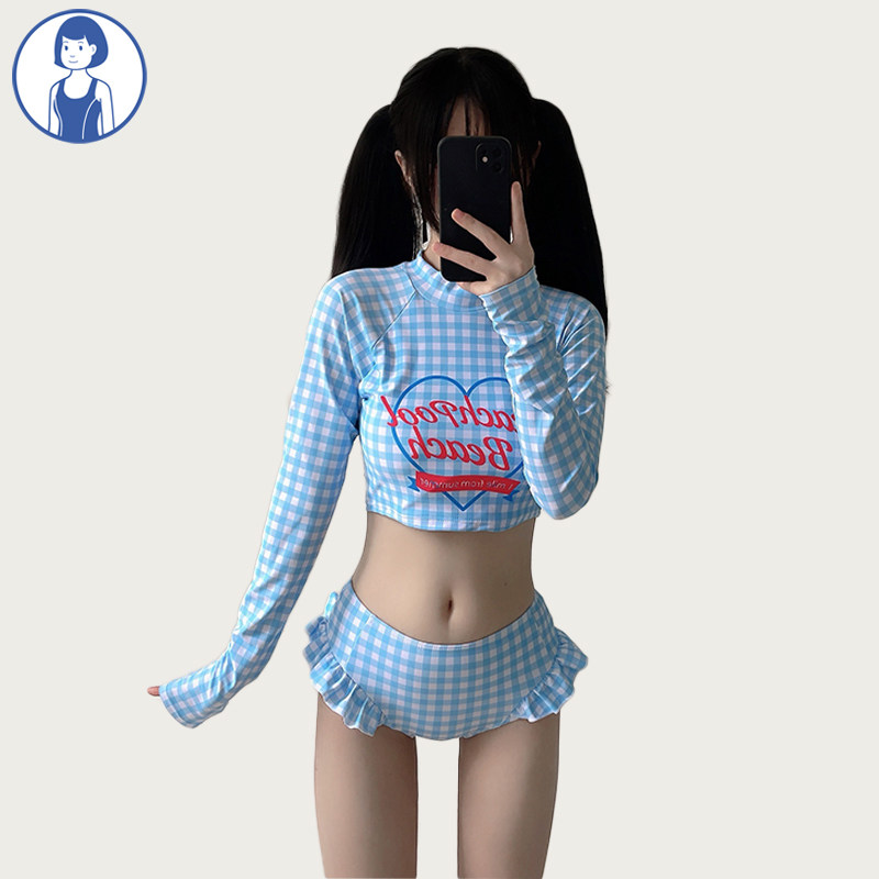 Japanese cute girl sweet and pure desire conservative student small breasts gathered to cover belly long sleeves sunscreen two-piece swimsuit female summer