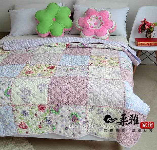 Giặt bông chắp vá được điều hòa không khí vào mùa hè mát mẻ. Chăn bông đơn có sẵn như một tấm trải giường. drap nệm