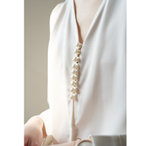 SS STUDIO EARLY SPRING COMMUTER WHITE SHIRT WOMAN DESIGN SENSATION SMALL CROWDMACHINE V COLLAR SATIN PEARL BUCKLE NOT TO BLOUSE