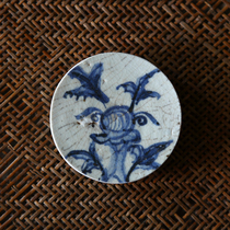 Ming Dynasty Hongzhi Zhengde period blue and white okra bowl bottom porcelain specimen coaster coaster saucer old porcelain fragment ancient porcelain fragment