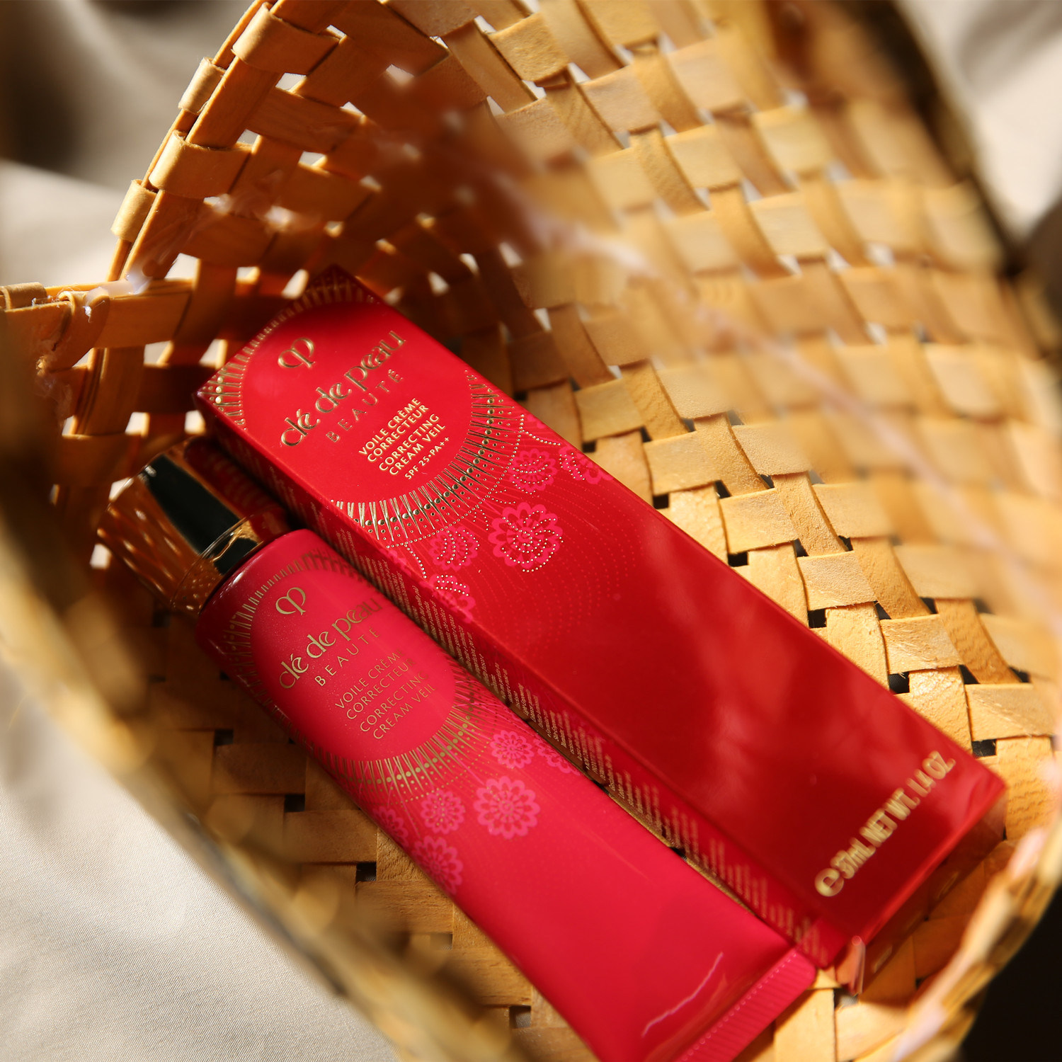 New Spring Qualification New CPB Skin Key Long Tube Drill Light Isolated Makeup Front Milk Moisturizing Ti 37ml