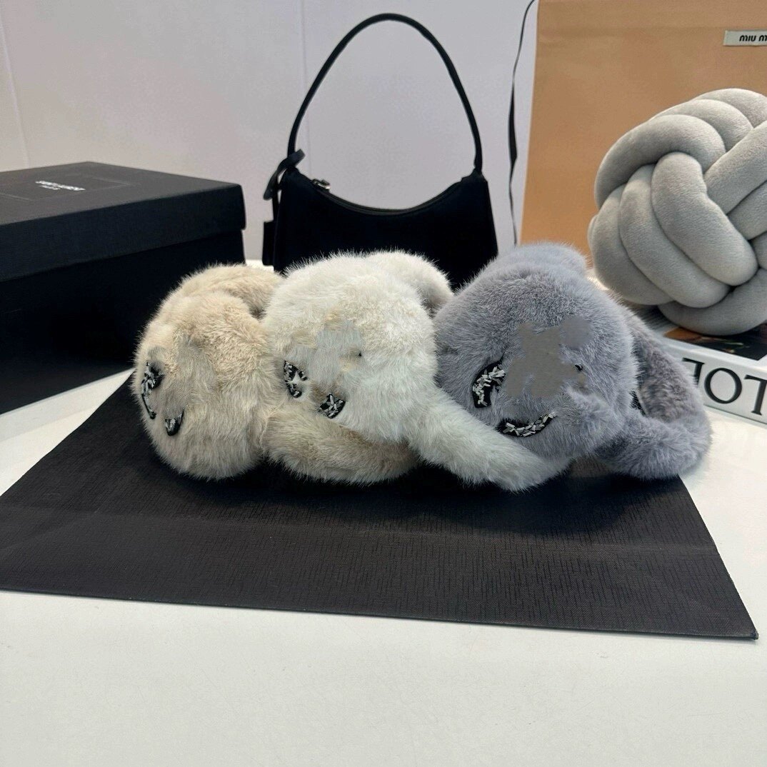 Autumn and winter ins Chauffles small fragrant wind skiing warm ear cover with high face value concave styling white Fumei with the same style-Taobao