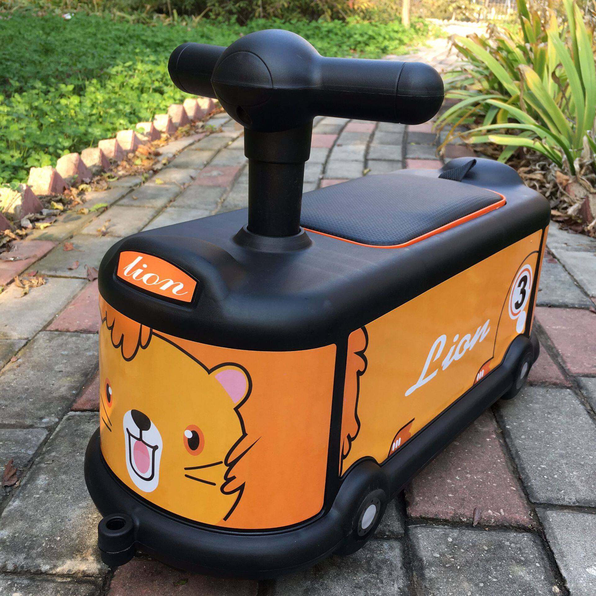 Baby children twist scooter four-wheel universal wheel silent wheel walker super cute version of Korean men and women