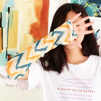 1 пара серых волнистых рукавов