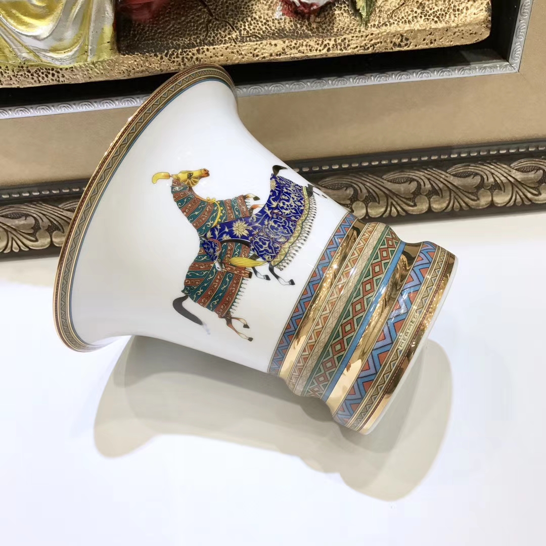 北歐風東方駿馬東方之馬系列中號骨瓷花瓶浮雕工藝