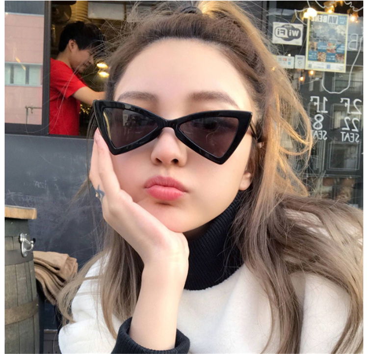 2018 Hàn Quốc không thường xuyên tam giác cat eye sunglasses bán buôn Châu Âu và Hoa Kỳ thời trang cá tính kính mát sao kính