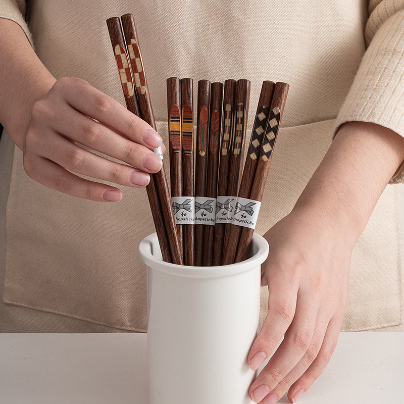 High-End Solid Wood Chopsticks for Home Use, Made of Chicken Wing Wood, Antibacterial, Anti-Mold, Non-Slip, Pointed Tip, One Person One Chopstick, Separate Dining, Light Luxury Tableware