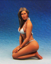 1:35 Resin Soldier Beach Beauty S23