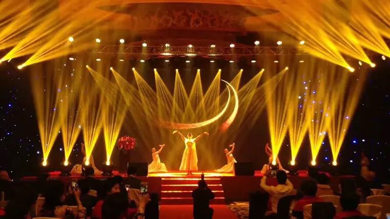 đèn xoay sân khấu Kế hoạch tổ chức sự kiện thường niên, dự án chiếu sáng và làm đẹp, cho thuê thiết bị biểu diễn, dàn âm thanh sân khấu đèn nháy sân khấu