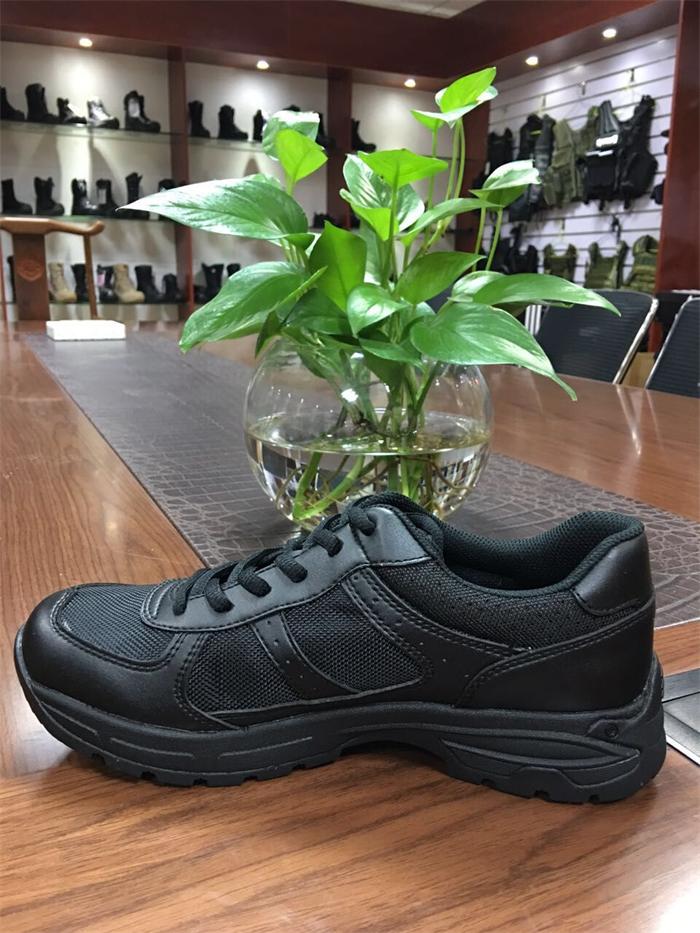 Bottes militaires - lumière - Ref 1397016 Image 13