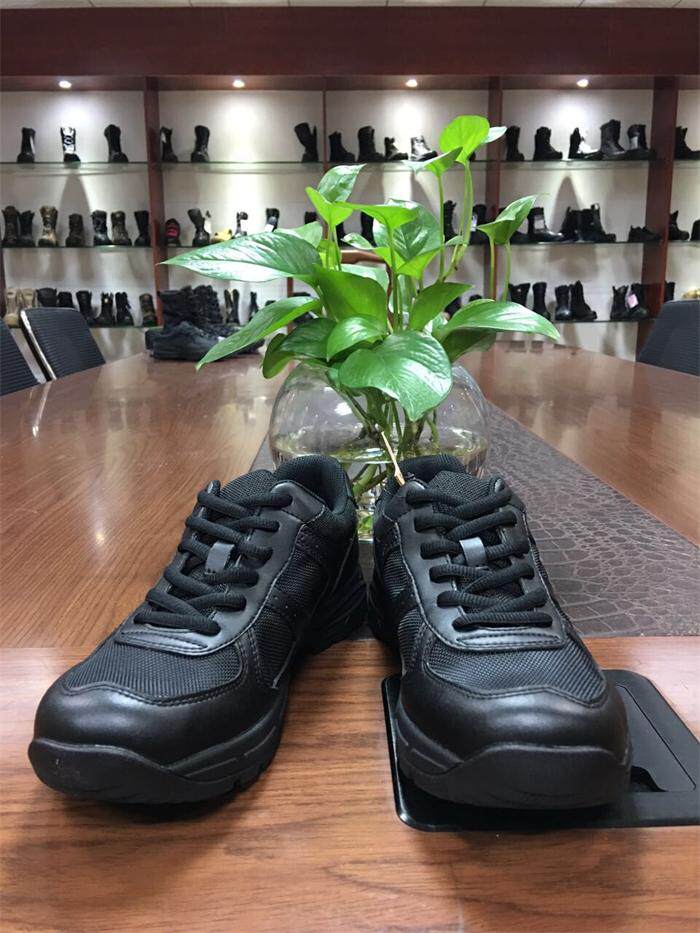 Bottes militaires - lumière - Ref 1397016 Image 12