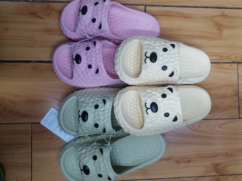 High-Quality Cartoon One-Piece Slippers, Non-Slip, Wear-Resistant, Environmentally Friendly Home Bathroom Slippers