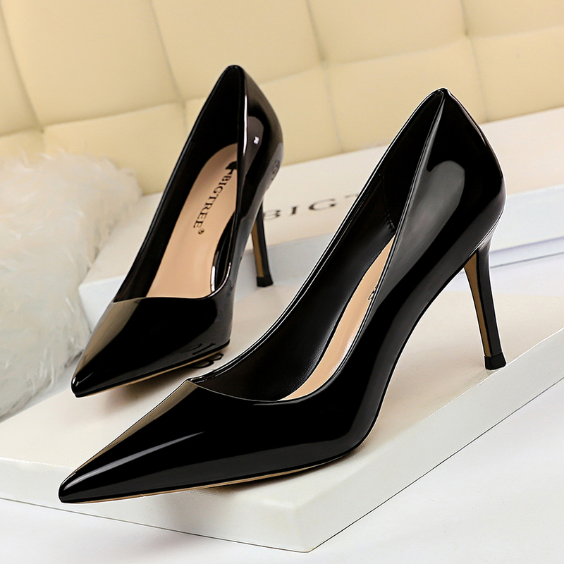 High-Heeled Shoes for Women, Size 41-43, Black, Large Size, Stiletto Heel, Pointed Toe, Elegant Ol Patent Leather Women's Autumn and Winter Professional and Sexy Single Shoes High-Heeled Shoes for Women, Size 41-43, Black, Large Size, Stiletto Heel, Pointed Toe, Elegant Ol Patent Leather Women's Autumn and Winter Professional and Sexy Single Shoes