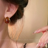 Холодный чай, чай горный улун, янтарные демисезонные серьги, изысканный стиль