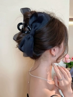 Черная большая заколка-крабик с бантиком