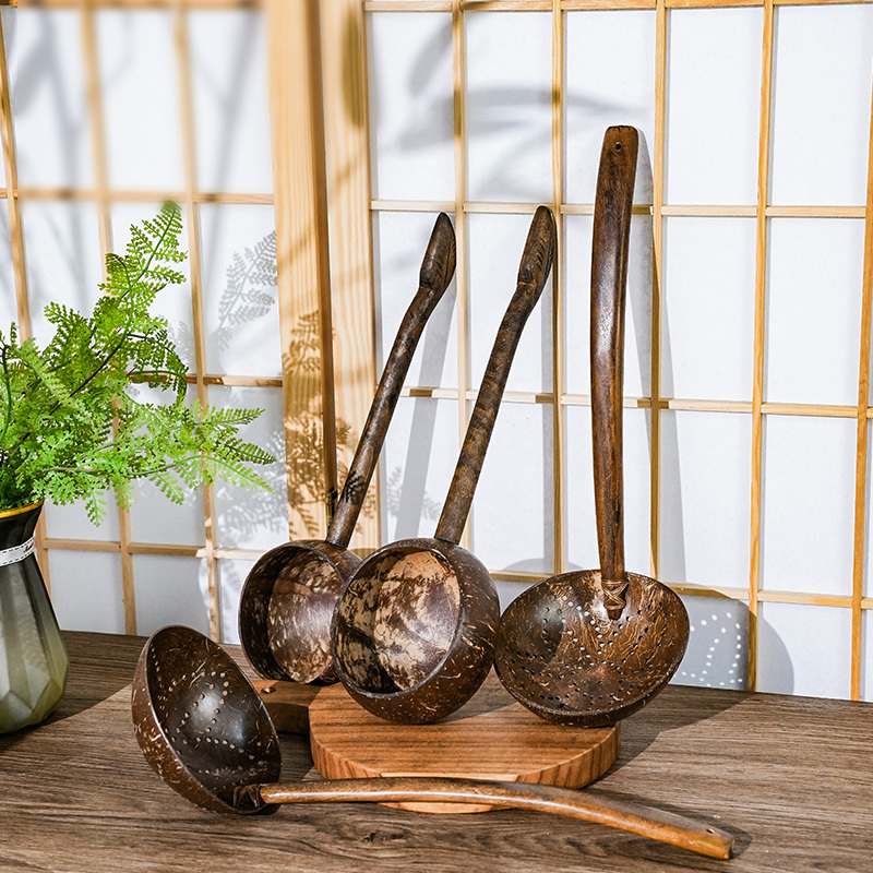 Thai Coconut Shell Water Ladle, Japanese-Style Wooden Long-Handled Spoon, Household Spa Water Scoop, Rice Scoop, Watering Spoon for Flowers and Plants, Container