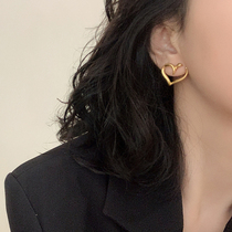 Retro Port Wind Hubben Loving Ear Nail 2020 New Tide Net Red Ins Senior Sense Small Crowdsourced Temperament Earrings Woman